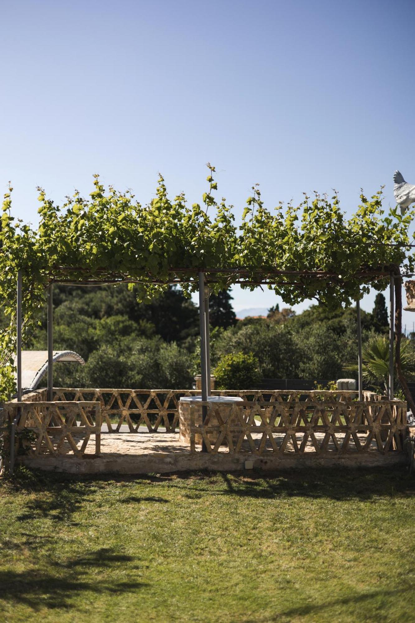 Semesterbostad Binios - Private Pool, Walking Distance From The