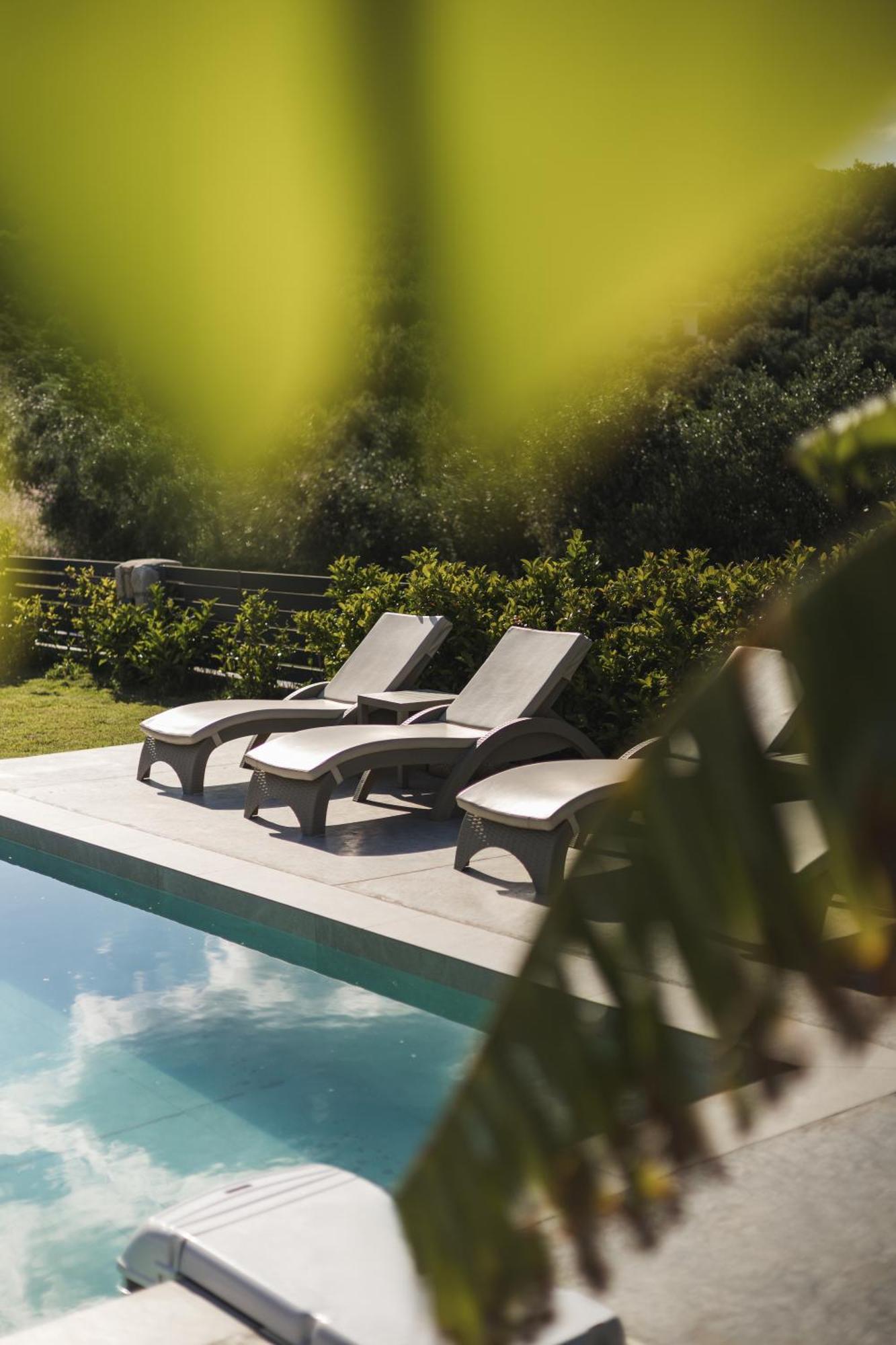 Dom wakacyjny Binios - Private Pool, Walking Distance From The