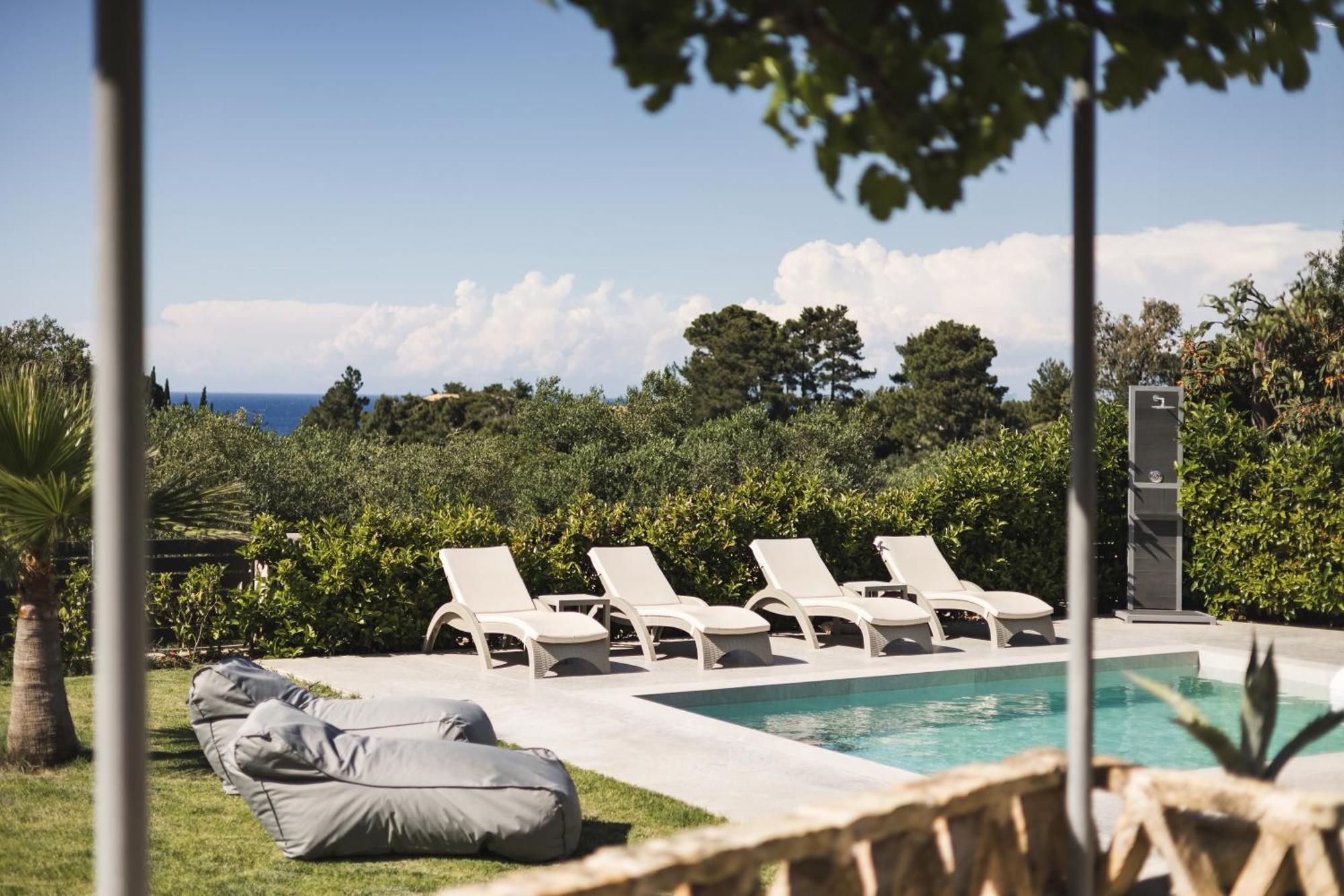 Binios - Private Pool, Walking Distance From The *